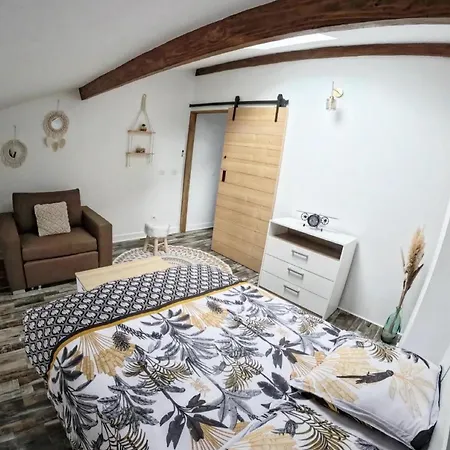 Holiday home Evasion Paisible A La Montagne Avec Cheminee Et Animaux Admis - Fr-1-489-553